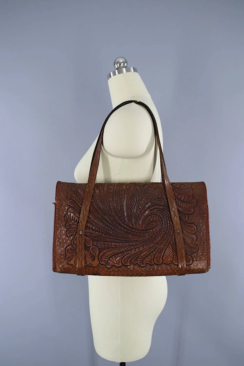 1960s Vintage Tooled Leather Shoulder Bag / Tortoise Lucite Clasp