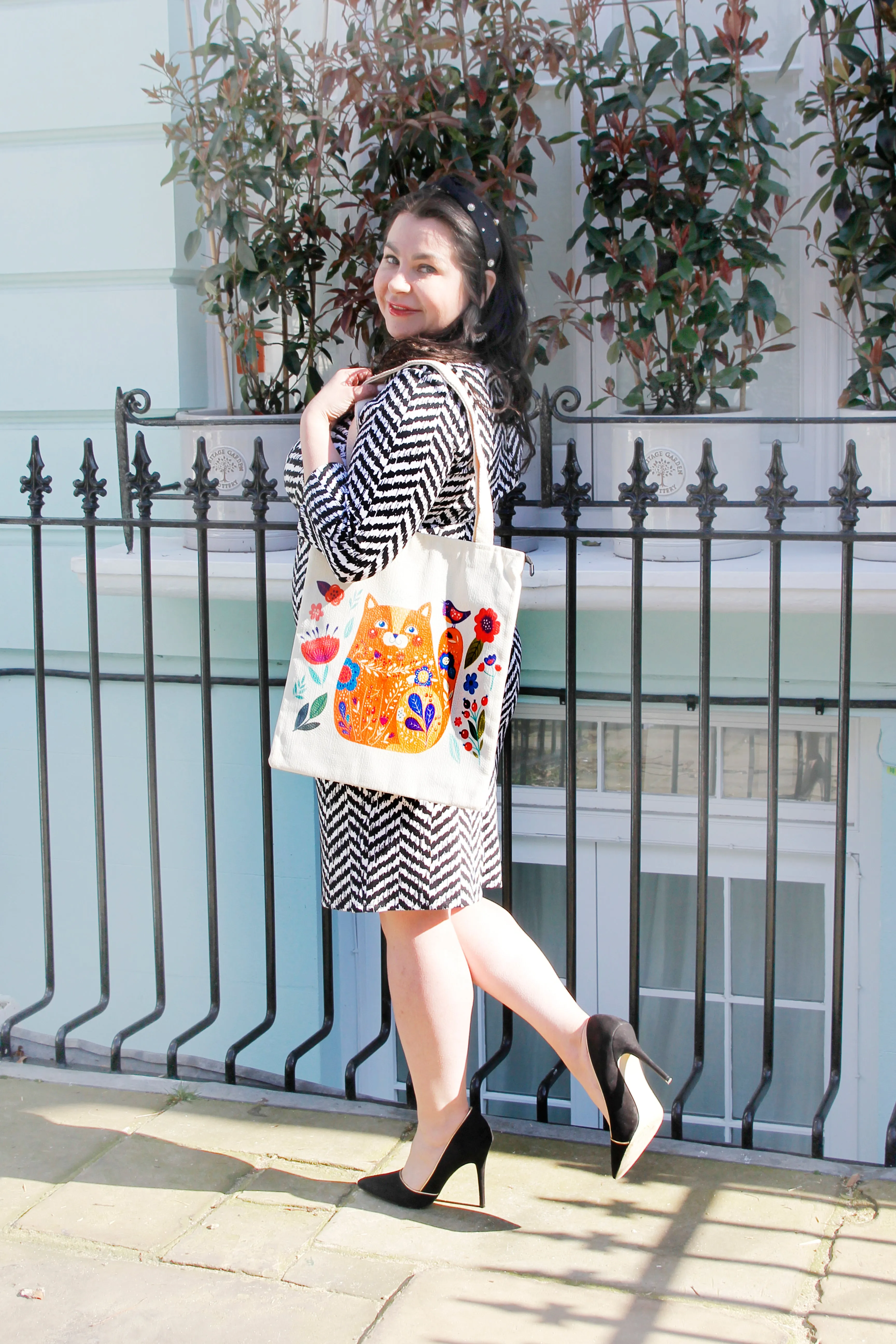 Cat in a Garden - Tote Bag