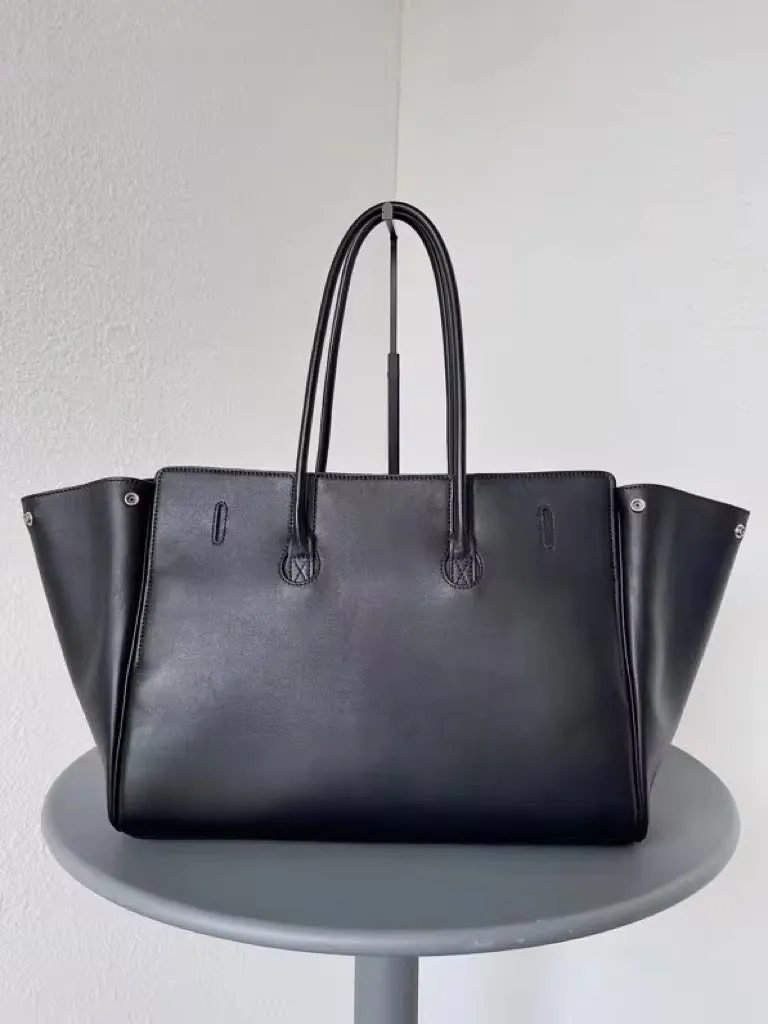 Chic & Timeless: Trendy Women's Genuine Leather Bag