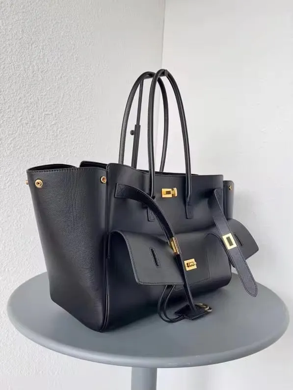 Chic & Timeless: Trendy Women's Genuine Leather Bag