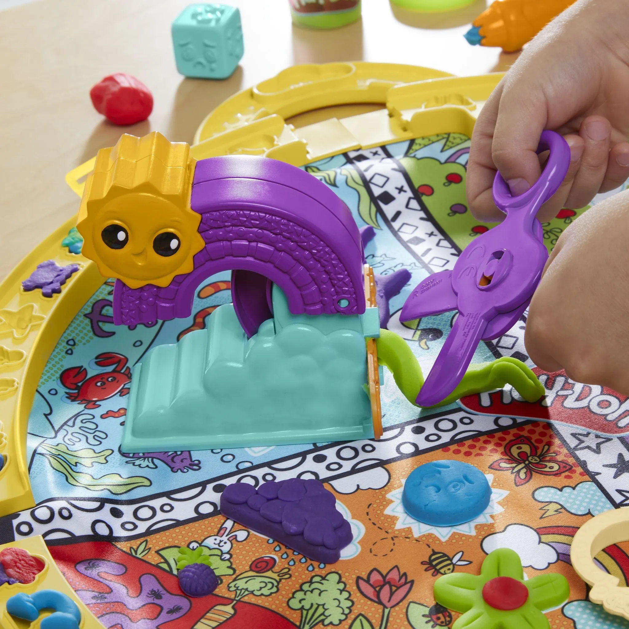 Play-Doh Starters Fold N' Go Playmat